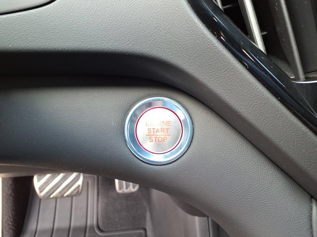 Used 2025 Acura RDX w/ Advance Package AWD/4WD image 29
