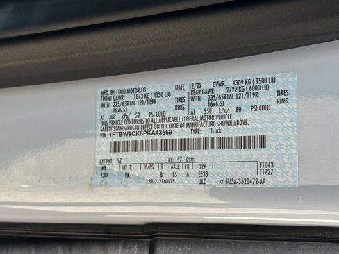 Used 2023 Ford E-Transit Medium Roof RWD image 21