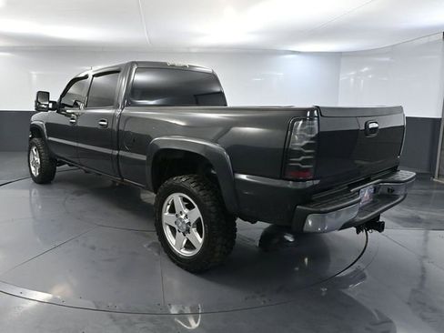 Used 2004 GMC Sierra 2500 SLT w/ Heavy-Duty Power Package image 7