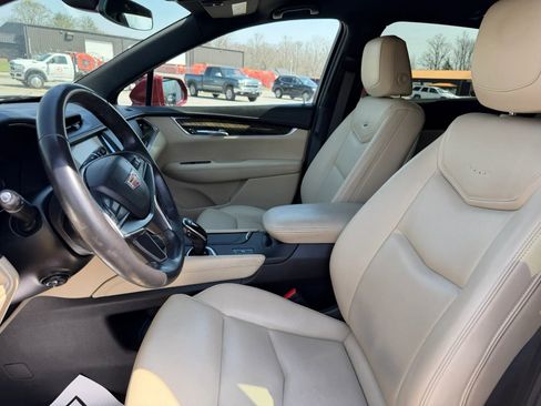 Used 2017 Cadillac XT5 FWD image 11