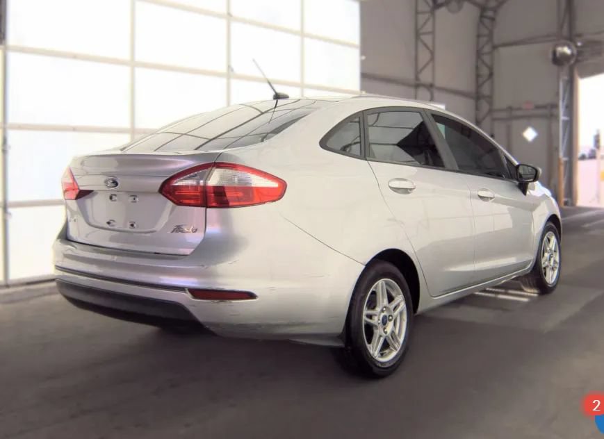 Used 2017 Ford Fiesta SE FWD image 2