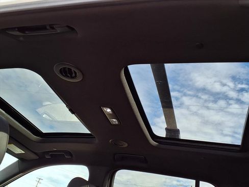 Used 2023 Chevrolet Traverse RS image 22