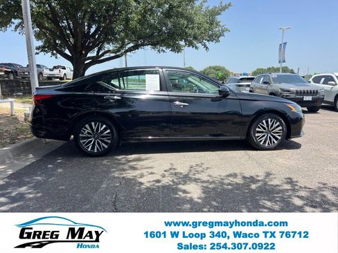 Used 2023 Nissan Altima 2.5 SV FWD image 9