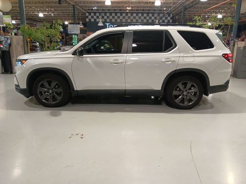 Used 2023 Honda Pilot Sport image 10