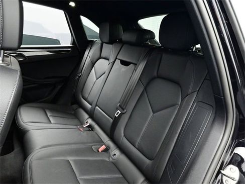 Used 2022 Porsche Macan image 14