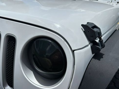 Used 2016 Jeep Wrangler Unlimited Sahara AWD/4WD image 5
