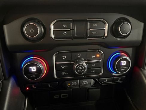 Used 2023 Chevrolet Suburban LT w/ Luxury Package image 32