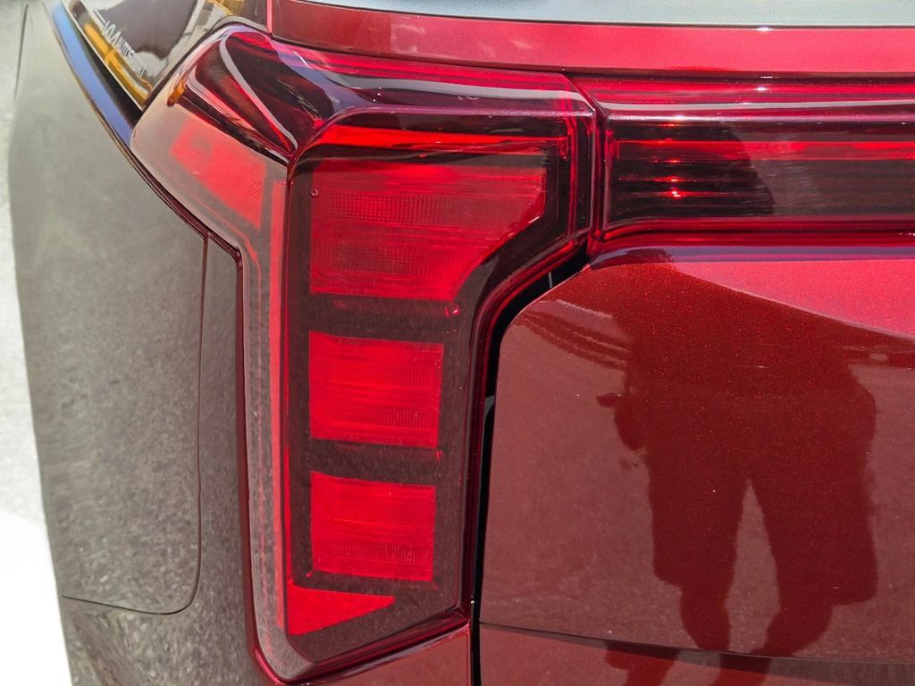 Certified 2025 Kia Carnival FWD image 11