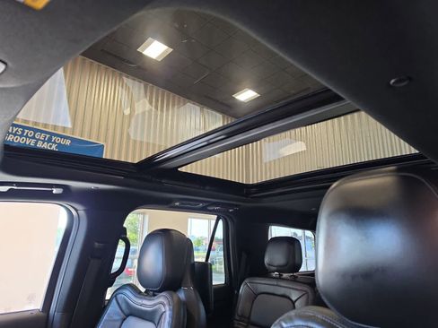 Used 2020 Lincoln Navigator Reserve AWD/4WD image 16