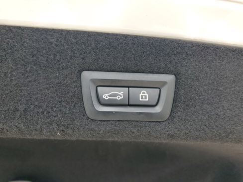 Used 2022 BMW 740i w/ Premium Package RWD image 30