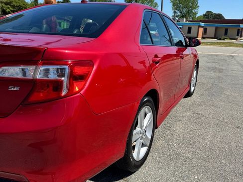 Used 2014 Toyota Camry SE FWD image 5