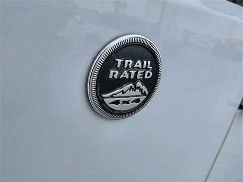 Used 2018 Jeep Wrangler Unlimited Sahara image 16