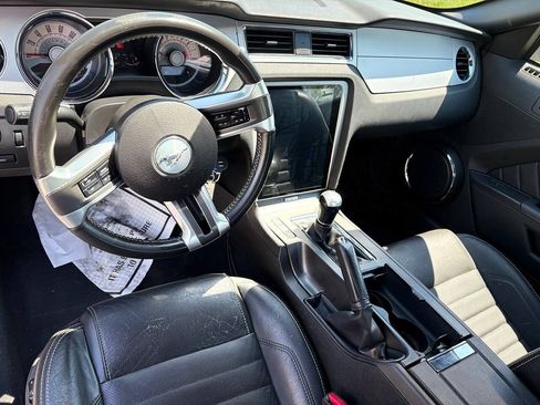 Used 2010 Ford Mustang GT Premium RWD image 9