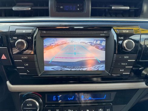 Used 2014 Toyota Corolla LE FWD image 19