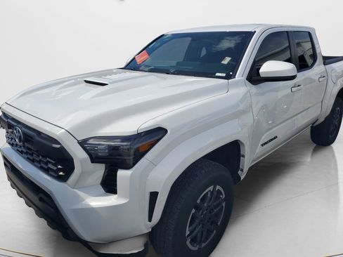 Used 2025 Toyota Tacoma TRD Sport image 1