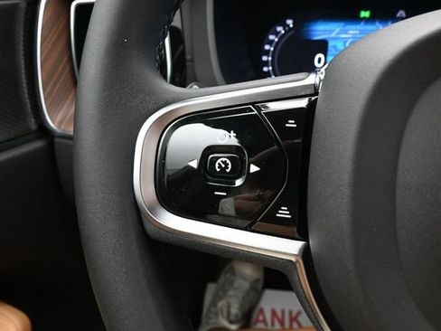 Used 2024 Volvo XC60 B5 Ultimate w/ Protection Package Premier AWD/4WD image 27