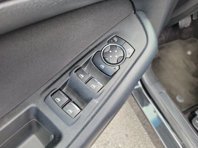 Used 2015 Ford Edge SE FWD image 17