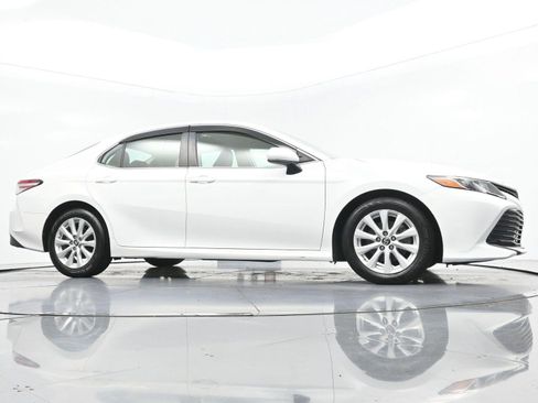 Used 2019 Toyota Camry LE FWD image 39