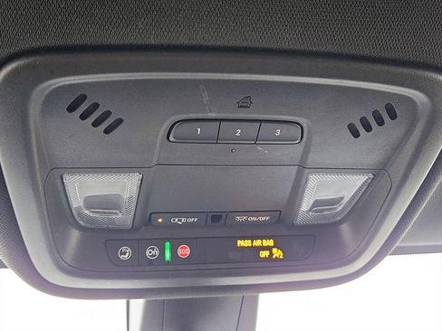 Used 2023 Chevrolet Traverse LT image 24