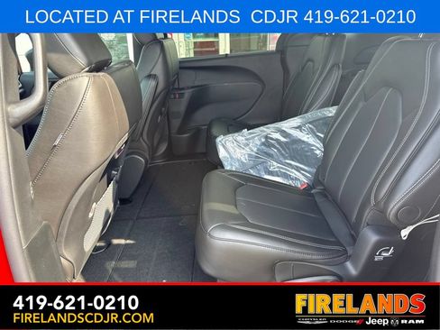 New 2027 Chrysler Pacifica Select FWD image 11