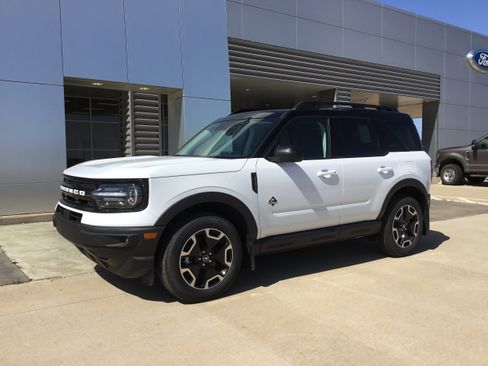 New 2024 Ford Bronco Sport Outer Banks w/ Tech Package AWD/4WD image 9