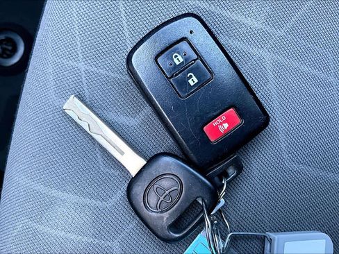 Used 2021 Toyota Tacoma TRD Off-Road image 14