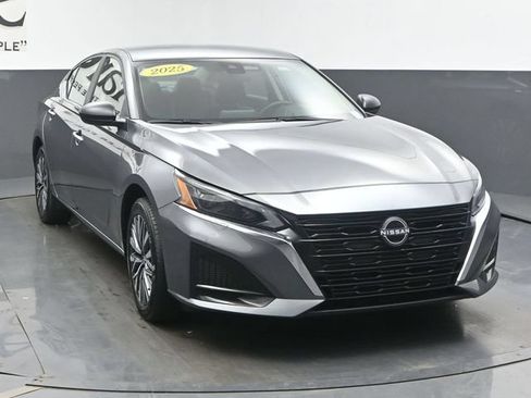 Used 2025 Nissan Altima 2.5 SV AWD/4WD image 66