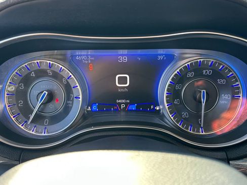 Used 2020 Chrysler 300 Touring w/ Sport Appearance Package image 27