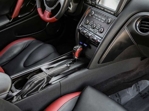 Used 2014 Nissan GT-R Black Edition image 25