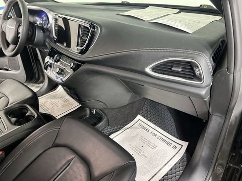 Used 2023 Chrysler Pacifica Touring-L w/ S Appearance Package AWD/4WD image 28