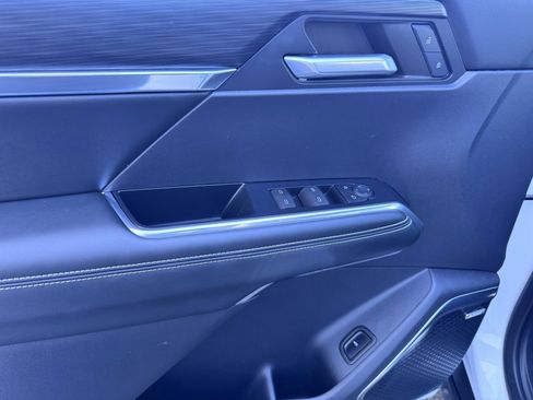 Used 2024 GMC Acadia Elevation image 17