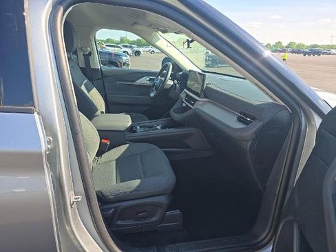 Used 2025 Ford Explorer Active AWD/4WD image 7