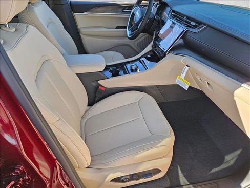 New 2025 Jeep Grand Cherokee Limited image 16