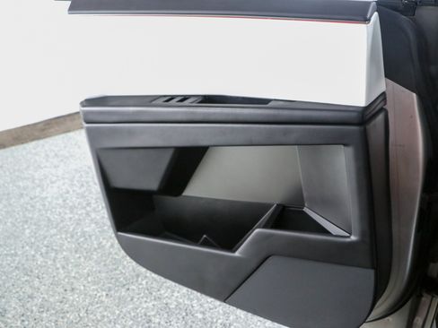 Used 2024 Tesla Cybertruck AWD Crew Cab image 19