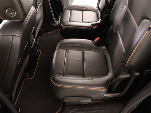 Used 2022 GMC Acadia AT4 w/ Technology Package image 11