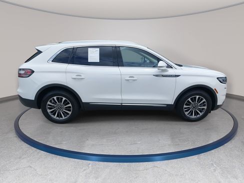 Used 2021 Lincoln Nautilus FWD w/ Equipment Group 101A image 4