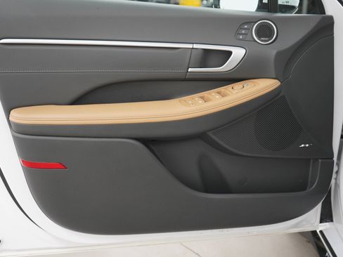 Certified 2025 Hyundai Sonata Limited FWD image 16