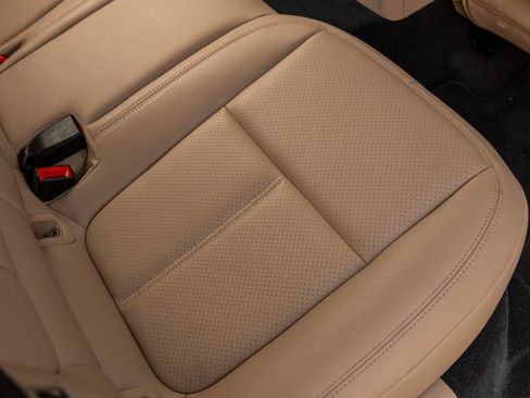 Certified 2024 Porsche Macan AWD/4WD image 40