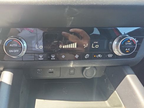Used 2024 Mitsubishi Outlander SE AWD/4WD image 28