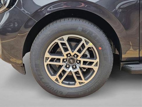 New 2025 Ford Expedition Active image 10