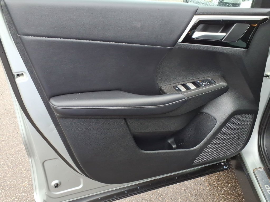 Used 2023 Mitsubishi Outlander SE AWD/4WD image 13