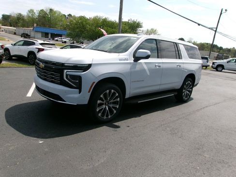 New 2026 Chevrolet Suburban High Country w/ Sun And Tow Package AWD/4WD image 7