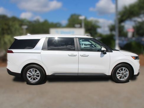 Used 2022 Kia Carnival LX FWD image 5