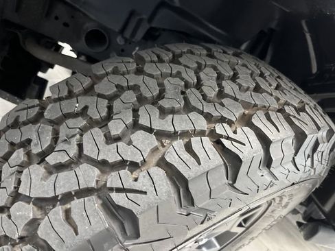 Used 2022 Jeep Gladiator Willys image 37