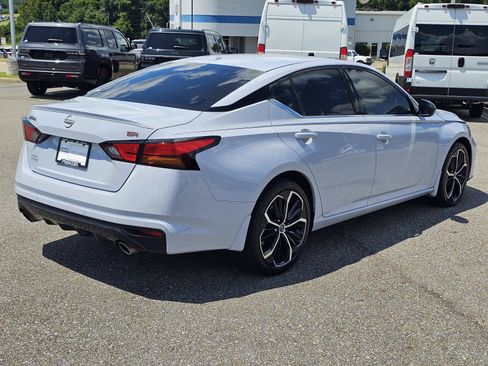 Used 2024 Nissan Altima 2.5 SR w/ SR Premium Package FWD image 8