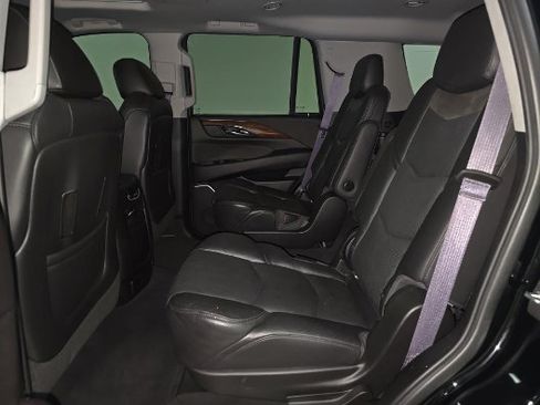 Used 2016 Cadillac Escalade Luxury RWD image 10