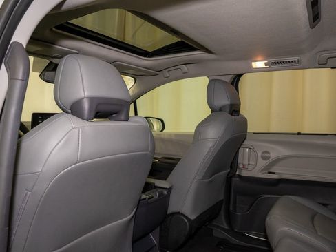 Used 2023 Toyota Sienna XLE image 10