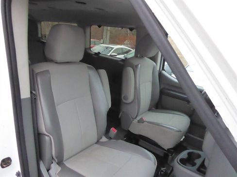 Used 2016 Nissan NV 3500 S image 19