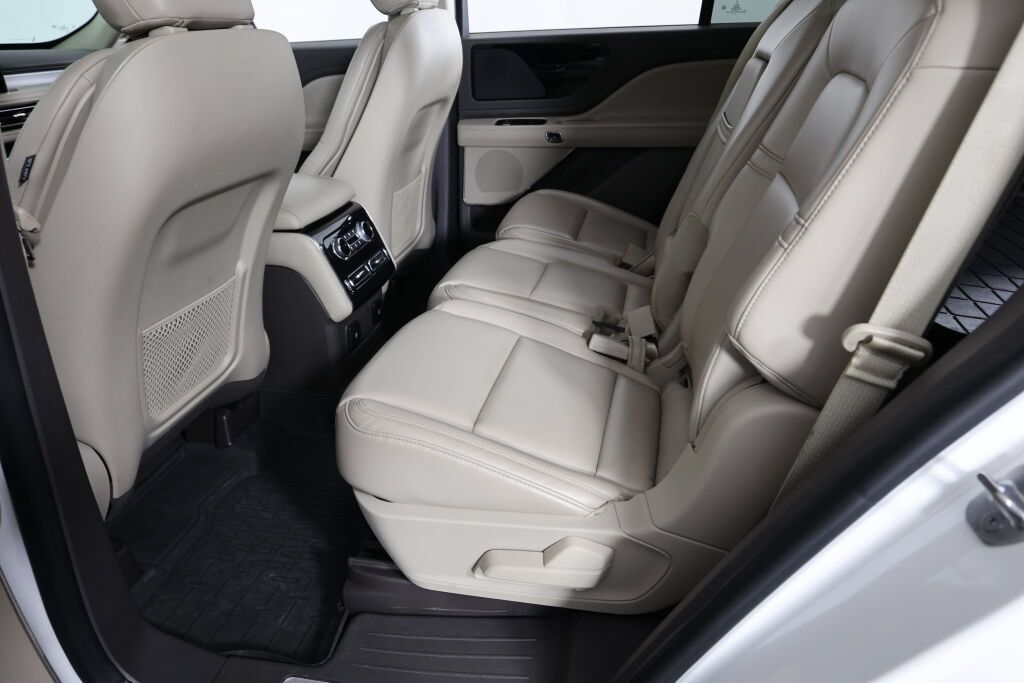 Used 2021 Lincoln Aviator AWD w/ Class IV Trailer Tow Package image 18
