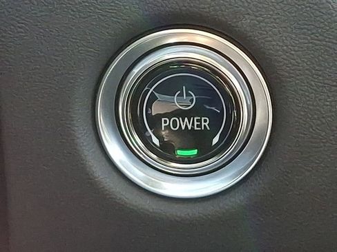 Used 2025 Cadillac Lyriq Sport image 31